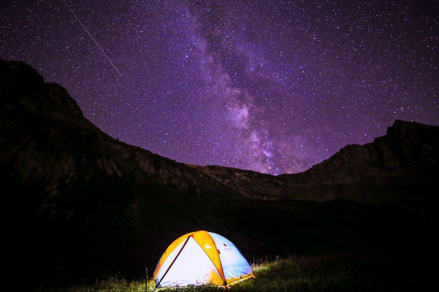 Волшебные ночи в палаточном лагере. Фото krasnayapolyanaresort.ru