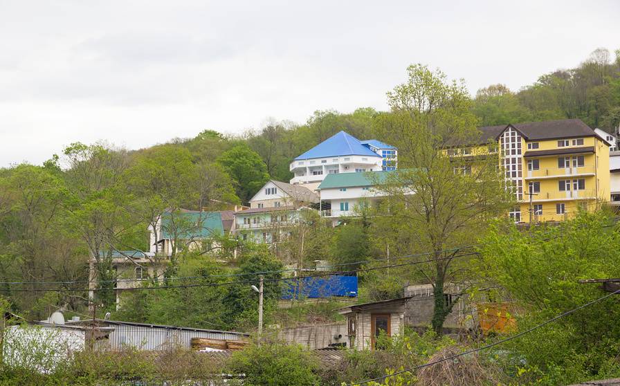 Частный сектор Лоо. Источник: фотобанк Лори