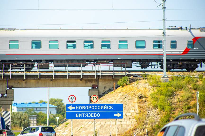 Новороссийск — один из вариантов, куда удобно прибыть на поезде для дальнейшей поездки в Архипо-Осиповку. Источник: Lori.ru