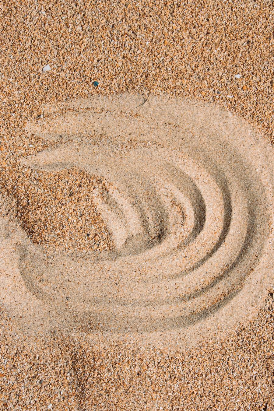 Песок на побережье Благовещенской. Источник:&nbsp;unsplash.com