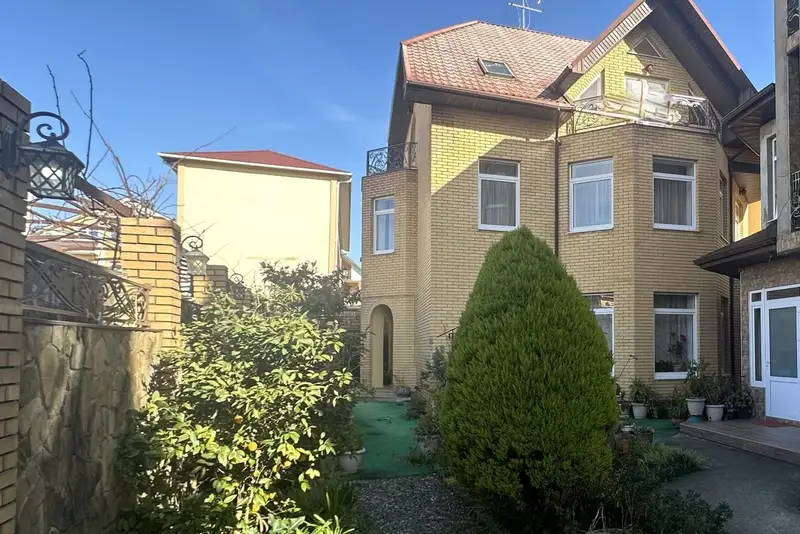 Гостевой дом «Абажур» ул. Богдана Хмельницкого, д. 12 «А»