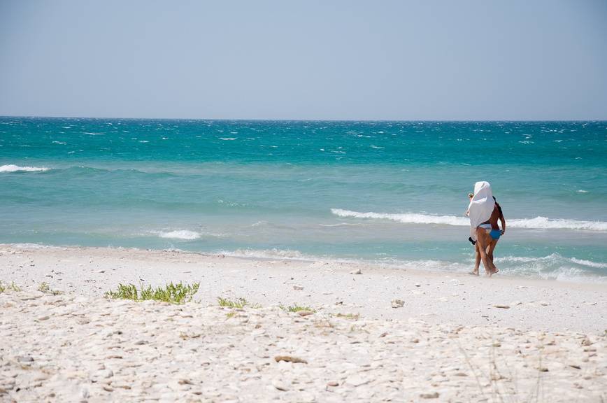 В Оленевке виды словно с открытки: белый песок и лазурное море. Источник: Lori.ru