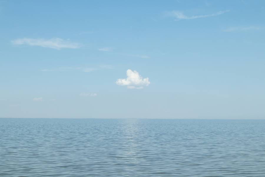 Море в районе Московского пляжа. Источник:&nbsp;unsplash.com