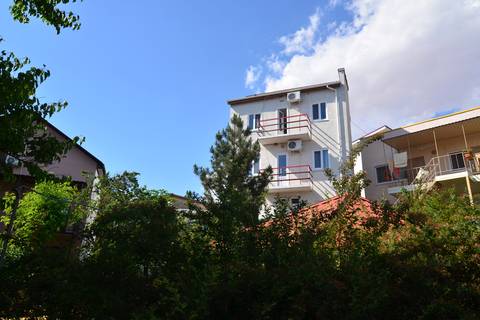 Гостевой дом «Белый» ул. Морская, 4 (сектор 2), д. 2 (база отдыха «Прибой»)