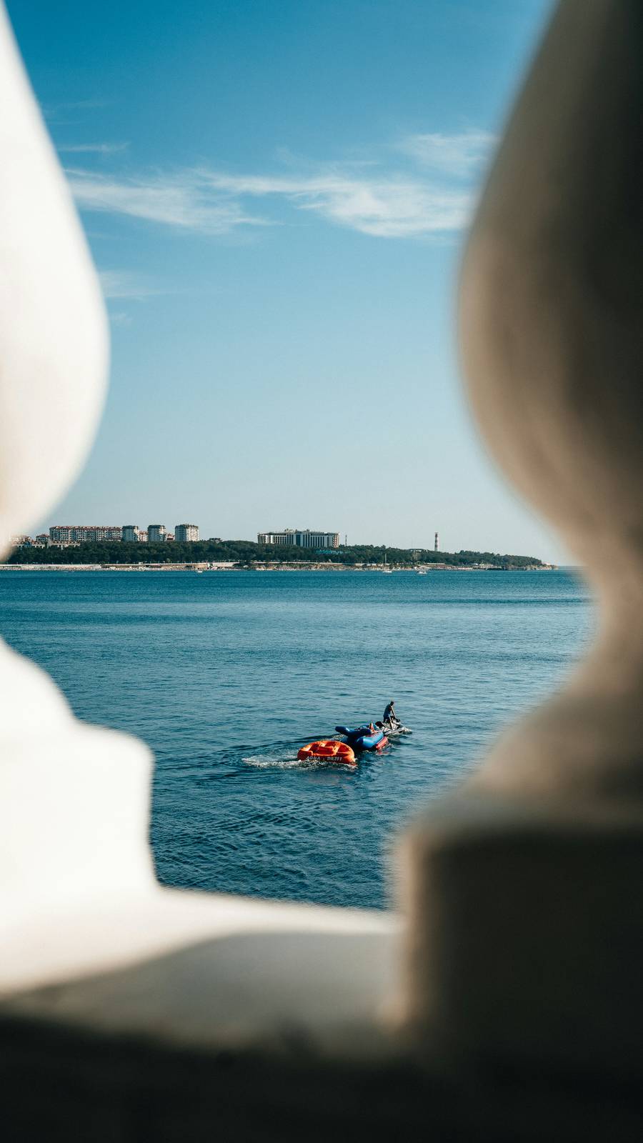 Вид с набережной на море. Источник:&nbsp;unsplash.com