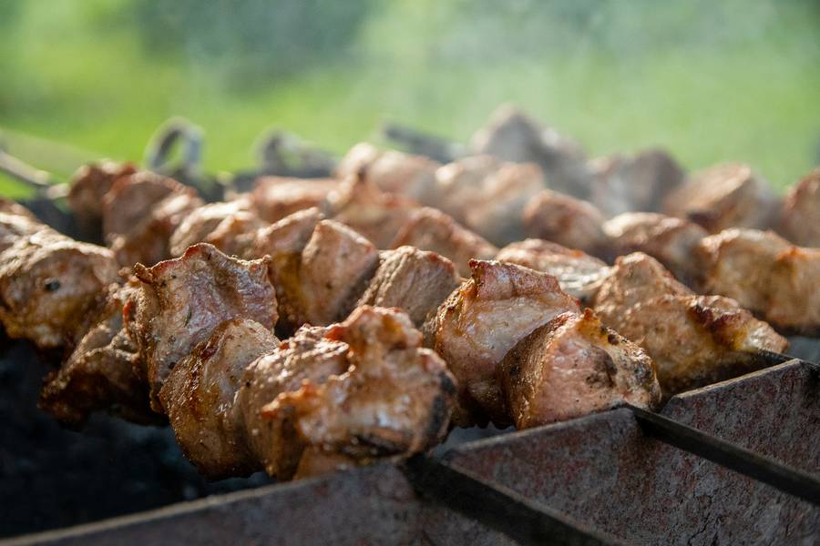 Вкус и аромат абхазского шашлыка вы запомните навсегда.&nbsp;Источник: unsplash.com