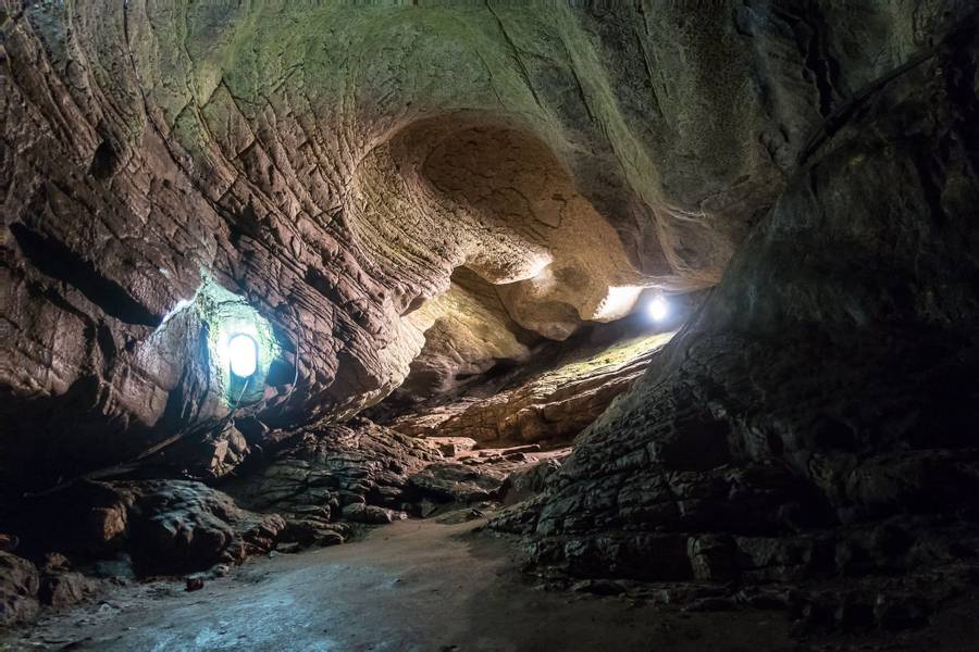 Ахтырская пещера. Как древние обходились без освещения?