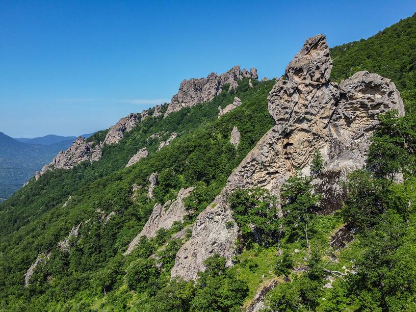 Скала Динозавр - сосед Индюшки.&nbsp;

©&nbsp;glokaya_kuzdra&nbsp;/ Фотобанк Лори

