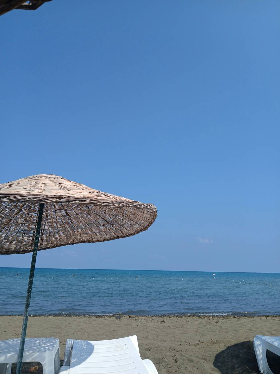 Пляж кемпинга Ассоль довольно благоустроенный. Источник:&nbsp;unsplash.com