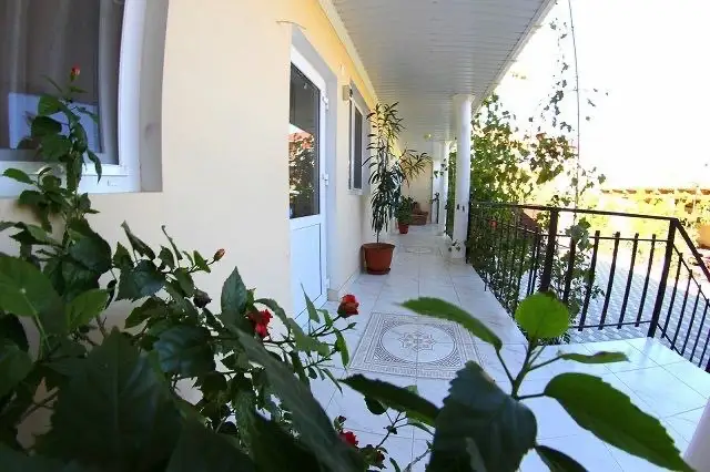 gallery_photo