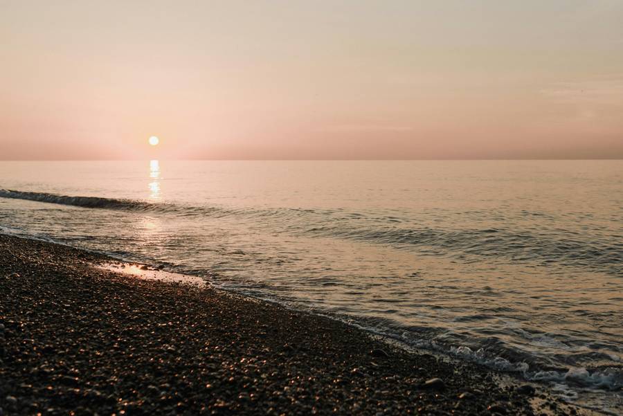 Пляж Красной Талки на закате. Источник:&nbsp;pexels.com
