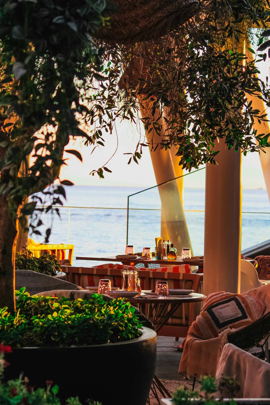 На набережной масса кафе и ресторанов. Источник:&nbsp;unsplash.com