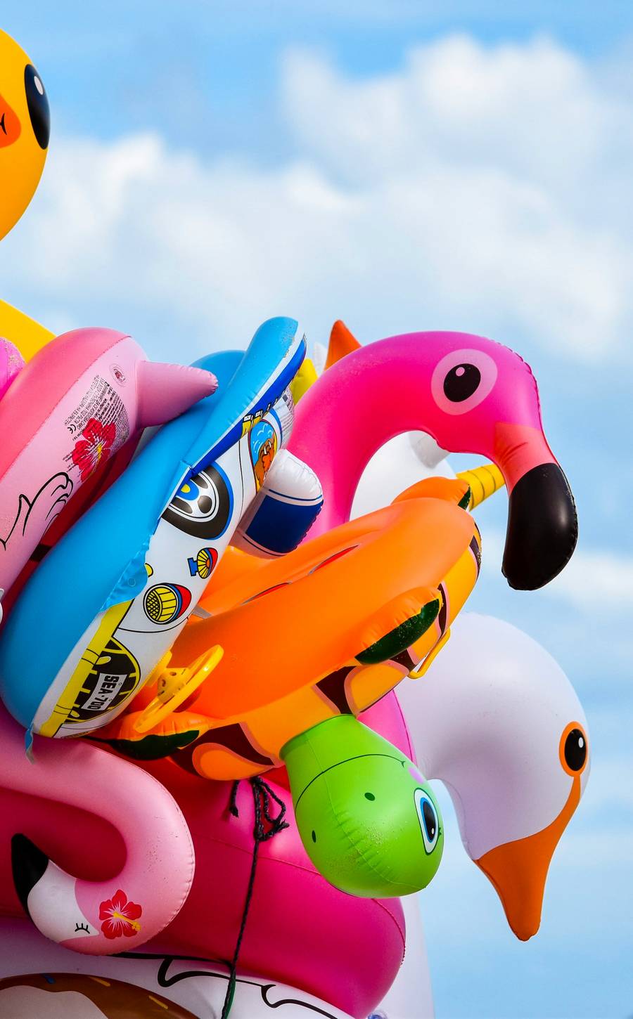 Рядом с пляжем можно купить все необходимое для морского отдыха.&nbsp;Источник: unsplash.com