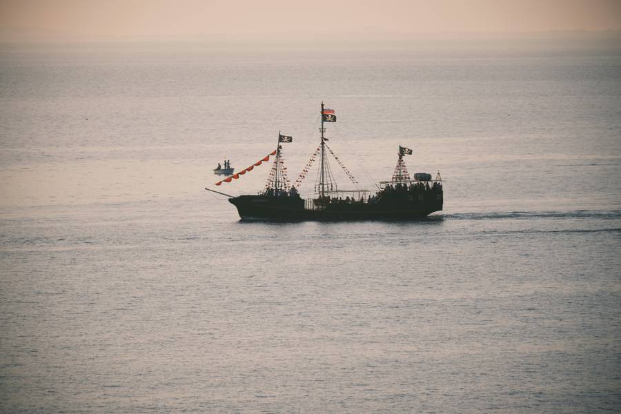 С пирса открываются чудесные панорамы Черного моря. Источник:&nbsp;unsplash.com