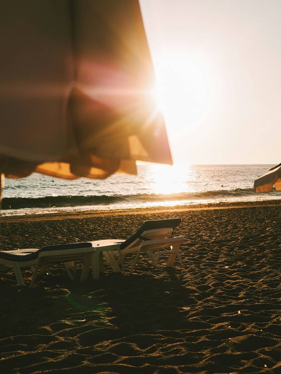 Для отдыхающих доступны комфортабельные лежаки. Источник:&nbsp;unsplash.com