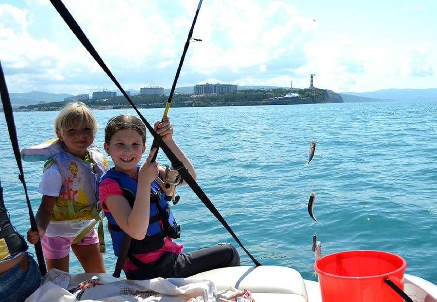 Кто сказал, что рыбалка — не детское дело? Фото: komandorgel.ru