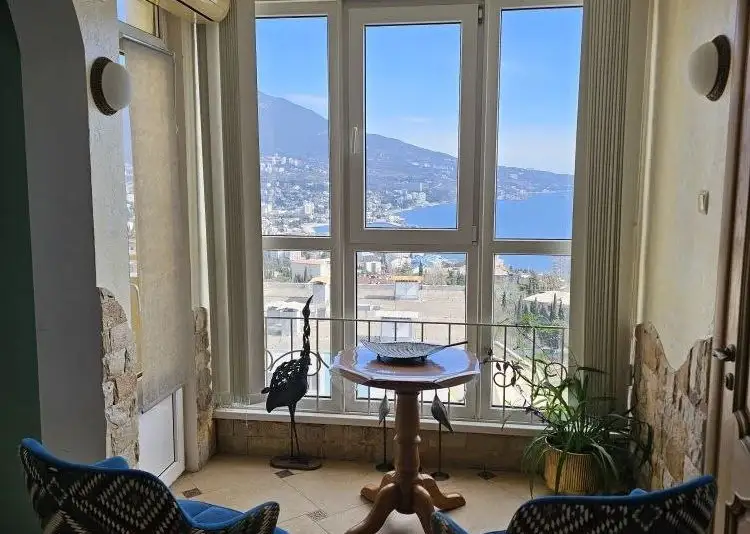 Квартира с видом на Ялтинскую бухту + паркинг ул. Сеченова-Достоевского, д. 21/31, к. 2