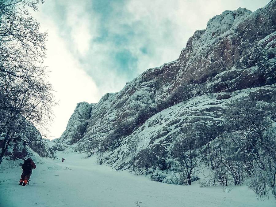 Холодный кулуар на Чатыр-Даге. Фото: of-crimea.ru