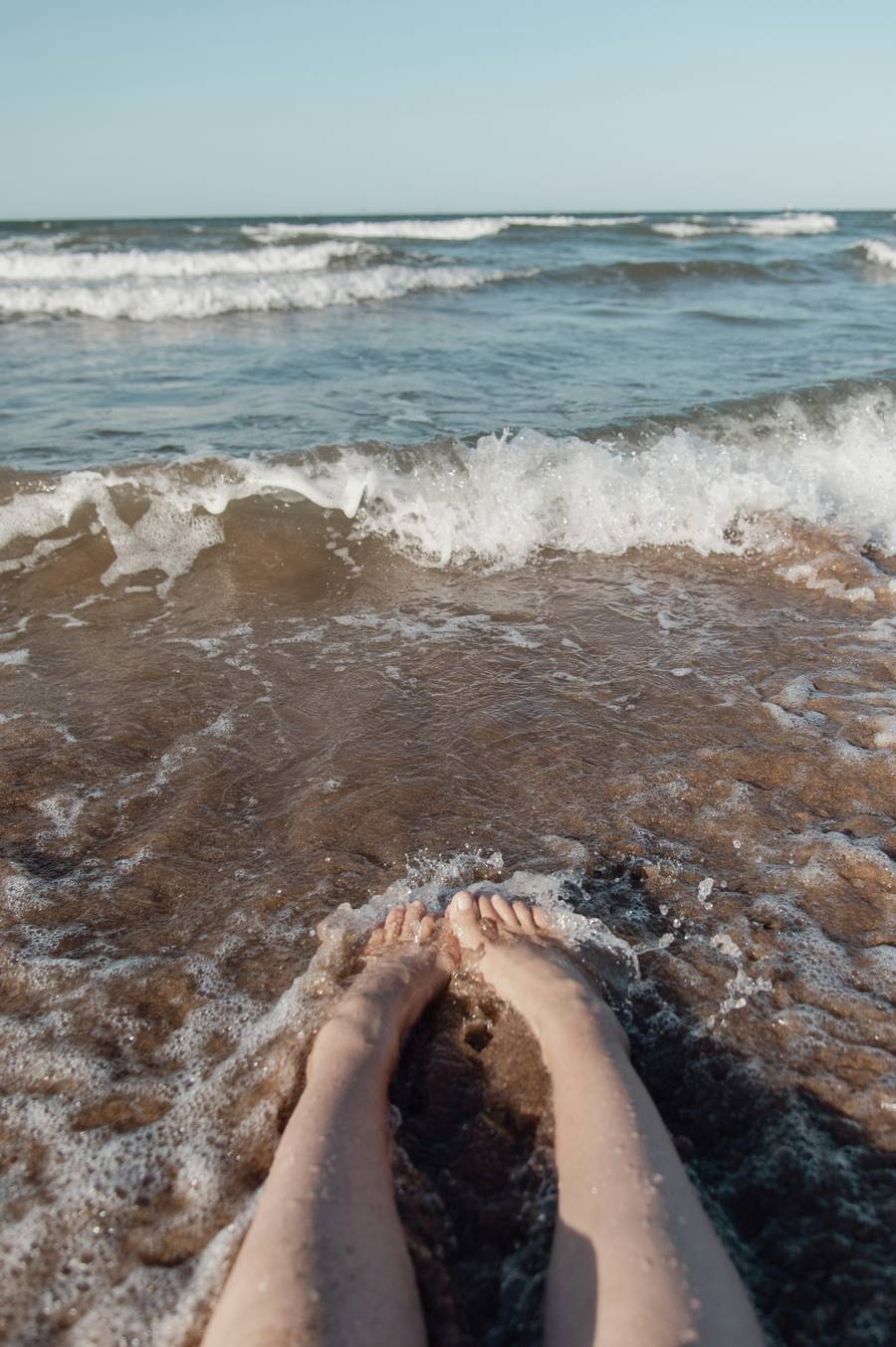 Теплое мелководье — одна из фишек Голубицкой. Источник:&nbsp;unsplash.com