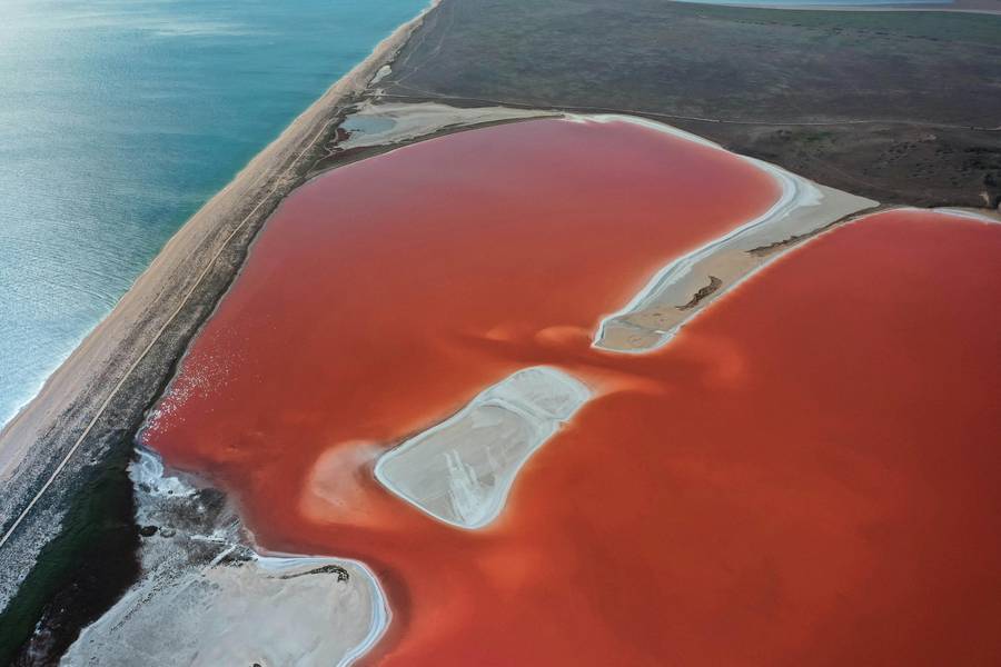 Кояшское озеро рядом с пляжем. Источник:&nbsp;pexels.com