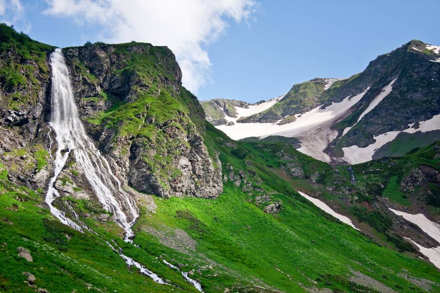 Великолепен Ачипсинский водопад. Фото: kavkazzapoved.ru