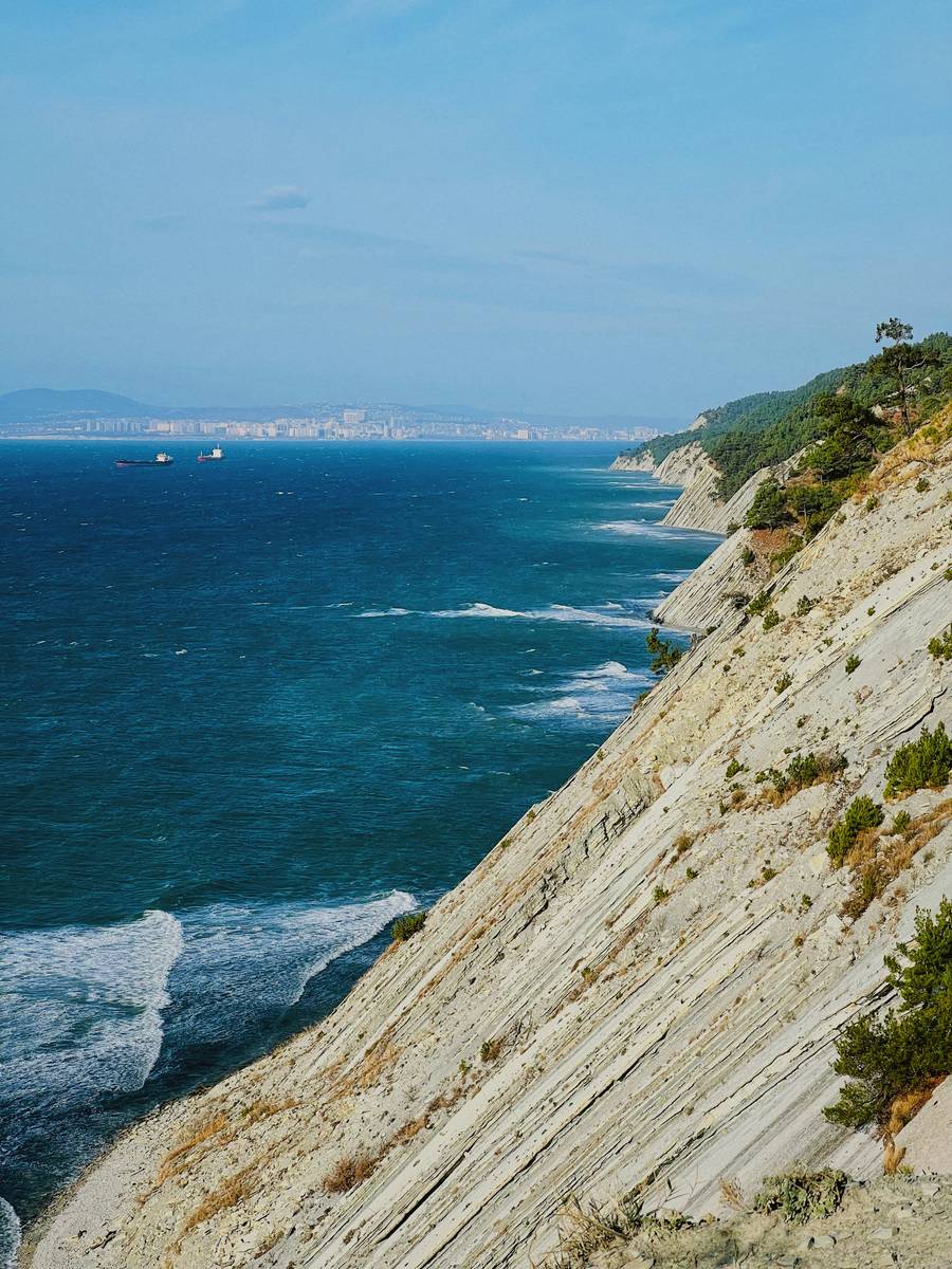 Дикое побережье Геленджика. Источник:&nbsp;unsplash.com