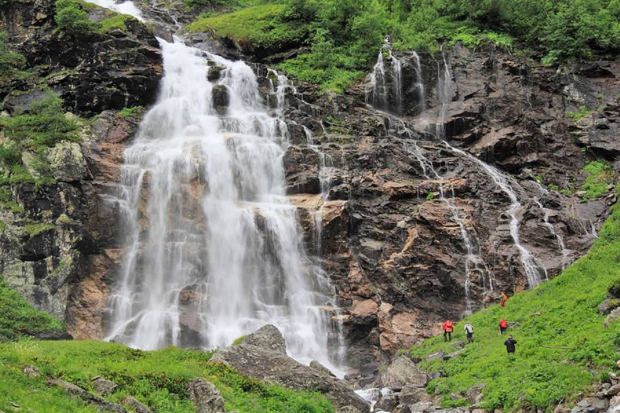 Впечатляющие водопады на пути к Имеретинским озерам. Фото: sochi-mountain.ru