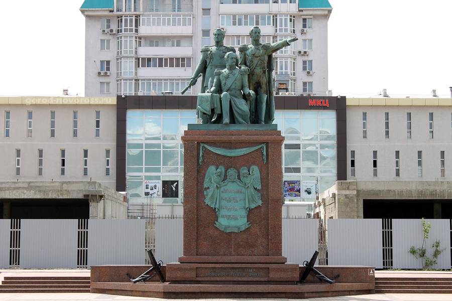 Памятник основателям Новороссийска. Фото: gorod-novoross.ru