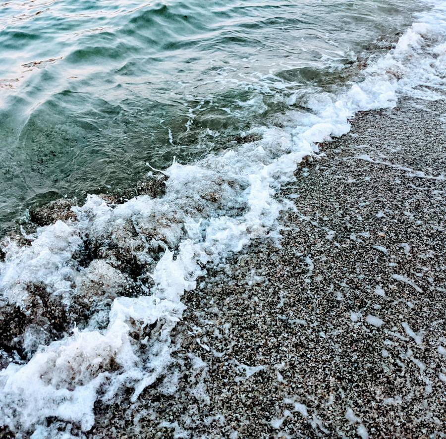 Море под горой чистейшее, а мелководье — протяженное.&nbsp;Источник: pexels.com