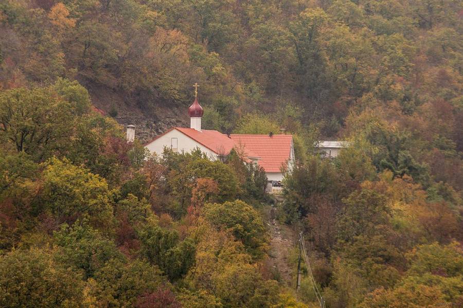 Осенний Кизилташский монастырь. Фото: Илья Сафаров, feo.travel